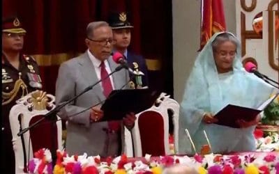 শপথ নিলেন প্রধানমন্ত্রীসহ সব মন্ত্রীরা