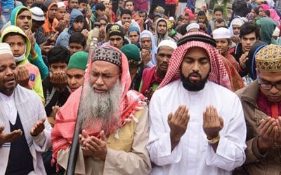 বিশ্ব মানবতার কল্যাণ কামনায় আখেরি মোনাজাত