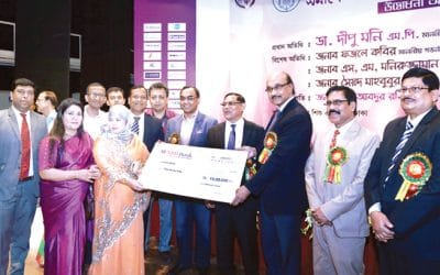 এনআরবি ব্যাংকের গ্রাহকদের ঋণের চেক হস্তান্তর