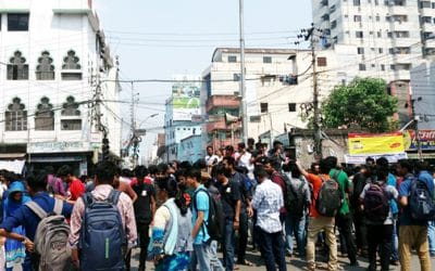 শিক্ষার্থীদের অবরোধে পুরান ঢাকা অচল