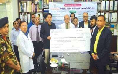 প্রগ্রেসিভ লাইফে গ্রুপ বীমা দাবির চেক হস্তান্তর