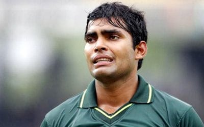 দলে ঢুকেই শৃঙ্খলা ভঙ্গ উমর আকমলের