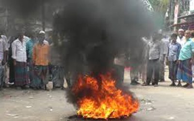 ডেমরা ও খুলনায় পাটকল শ্রমিকদের সড়ক অবরোধ