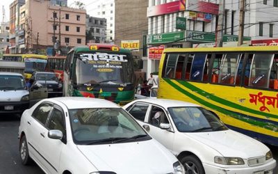 ইফতারের আগে বাড্ডায় সড়ক অবরোধ