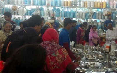 ছুটির দিনে জনসমুদ্র বাণিজ্যমেলা