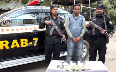 খাগড়াছড়িতে র‌্যাবের অভিযানে অস্ত্র-গুলিসহ একজন আটক