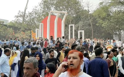 প্রথম প্রহরেই কেন্দ্রীয় শহীদ মিনারে জনস্রোত