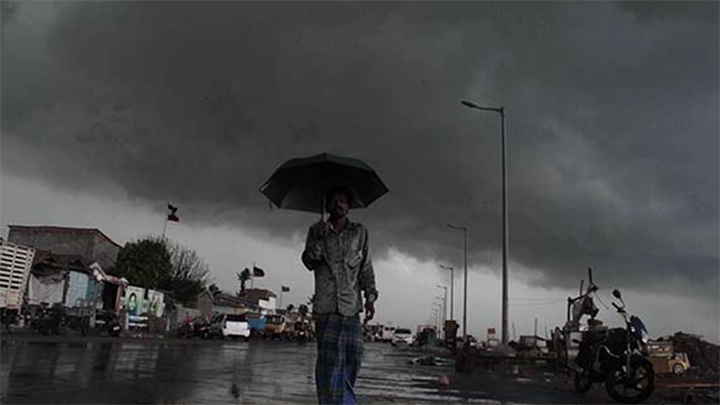 দেশের অর্ধেক অঞ্চলে ঝড়-বৃষ্টির সম্ভাবনা