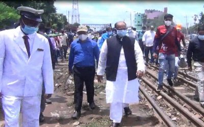 ট্রেনের সংখ্যা বাড়ছে না : বাস-লঞ্চ সরকারের নির্দেশনার অপেক্ষায়