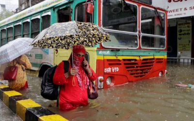 তুমুল বৃষ্টিতে বেহাল দশা মুম্বাইয়ে