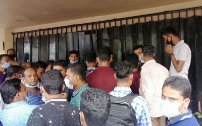 টিকিট পাবেন ২১ মার্চের যাত্রীরা, ভিড় করেছেন সবাই