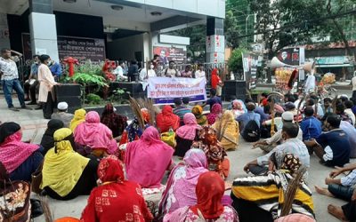 বিভিন্ন দাবিতে ড্রাগন সোয়েটারের শ্রমিকদের বিক্ষোভ