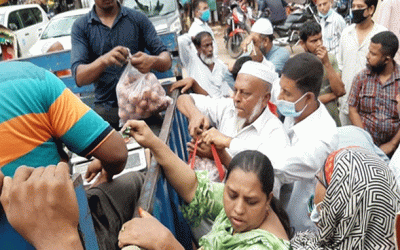 টিসিবির পণ্য কিনতে বিশাল লাইন
