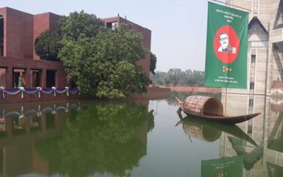 সংসদ লেকে ভাসানো হলো ‘গয়না নৌকা’
