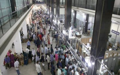 ব্যাংকে গ্রাহকের উপচেপড়া ভিড়
