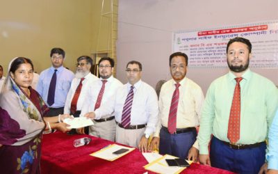 পপুলার লাইফের বীমা দাবীর চেক হস্তান্তর