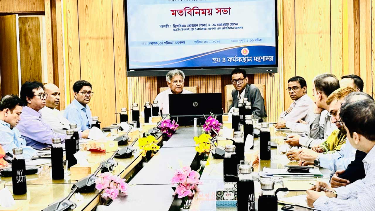 ঢাকার সব হোটেল, রেস্টুরেন্ট ও দোকান রেজিস্ট্রেশনের আওতায় আনা হবে : শ্রম উপদেষ্টা