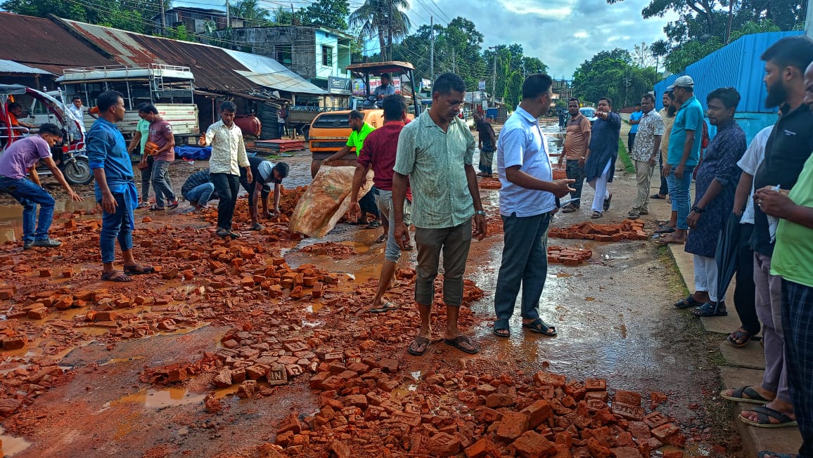 রামগড় বিএনপির উদ্যোগে প্রবেশ পথের সড়ক মেরামত কাজ সম্পন্ন