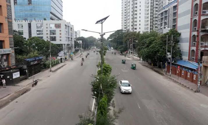 ঈদের ছুটিতে ব্যস্ত ঢাকার রাস্তাঘাট ফাঁকা