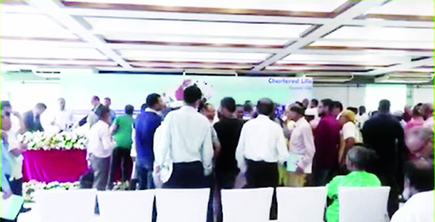 শেয়ারহোল্ডারদের তোপের মুখে চার্টার্ড লাইফের এজিএম পণ্ড