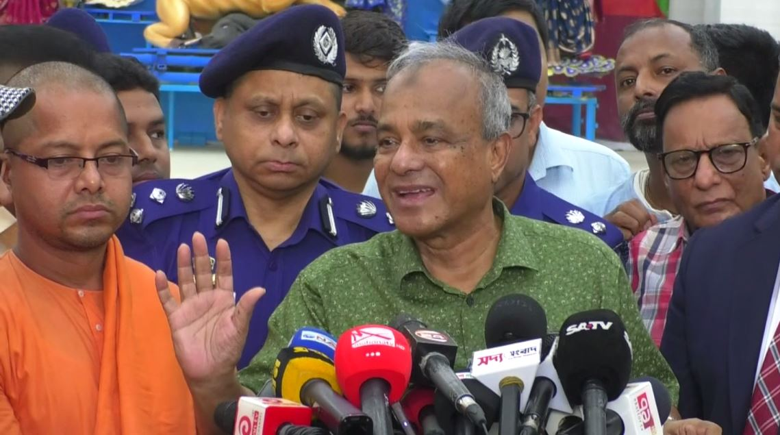 শারদীয় দুর্গাপূজায় নিরাপত্তা ঝুঁকি নেই : স্বরাষ্ট্র উপদেষ্টা