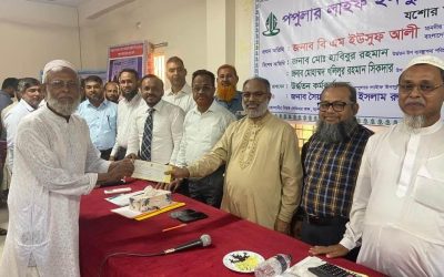 যশোরে পপুলার লাইফের বীমাদাবীর ২ কোটি ৩৭ লক্ষ টাকার চেক হস্তান্তর