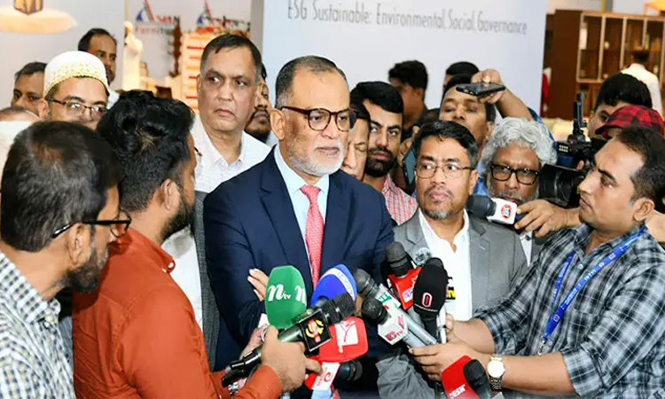 সরকার ভোজ্যতেলের দাম বাড়ায়নি: বাণিজ্য উপদেষ্টা