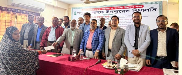 খুলনায় পপুলার লাইফের  বীমাদাবীর চেক হস্তান্তর ও উন্নয়ন সভা অনুষ্ঠিত