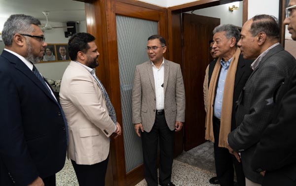 তারেক রহমানের সঙ্গে ব্যবসায়ী নেতৃবৃন্দসহ পপুলার লাইফের চেয়ারম্যানের সাক্ষাৎ