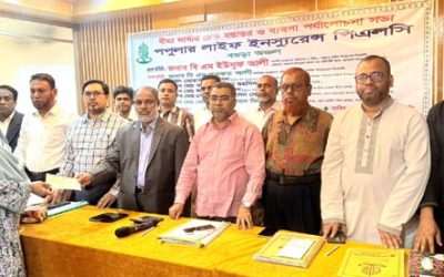 বগুড়ায় পপুলার লাইফের বীমা দাবির ৩ কোটি ৫৫ লাখ টাকার চেক হস্তান্তর