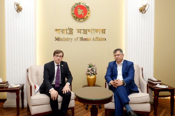 পুলিশ সংস্কারে ফ্রান্সের সহযোগিতা চাইলেন স্বরাষ্ট্রমন্ত্রী