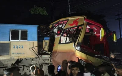 কুমিল্লায় ট্রেন বাস সংঘর্ষে নিহত ১২