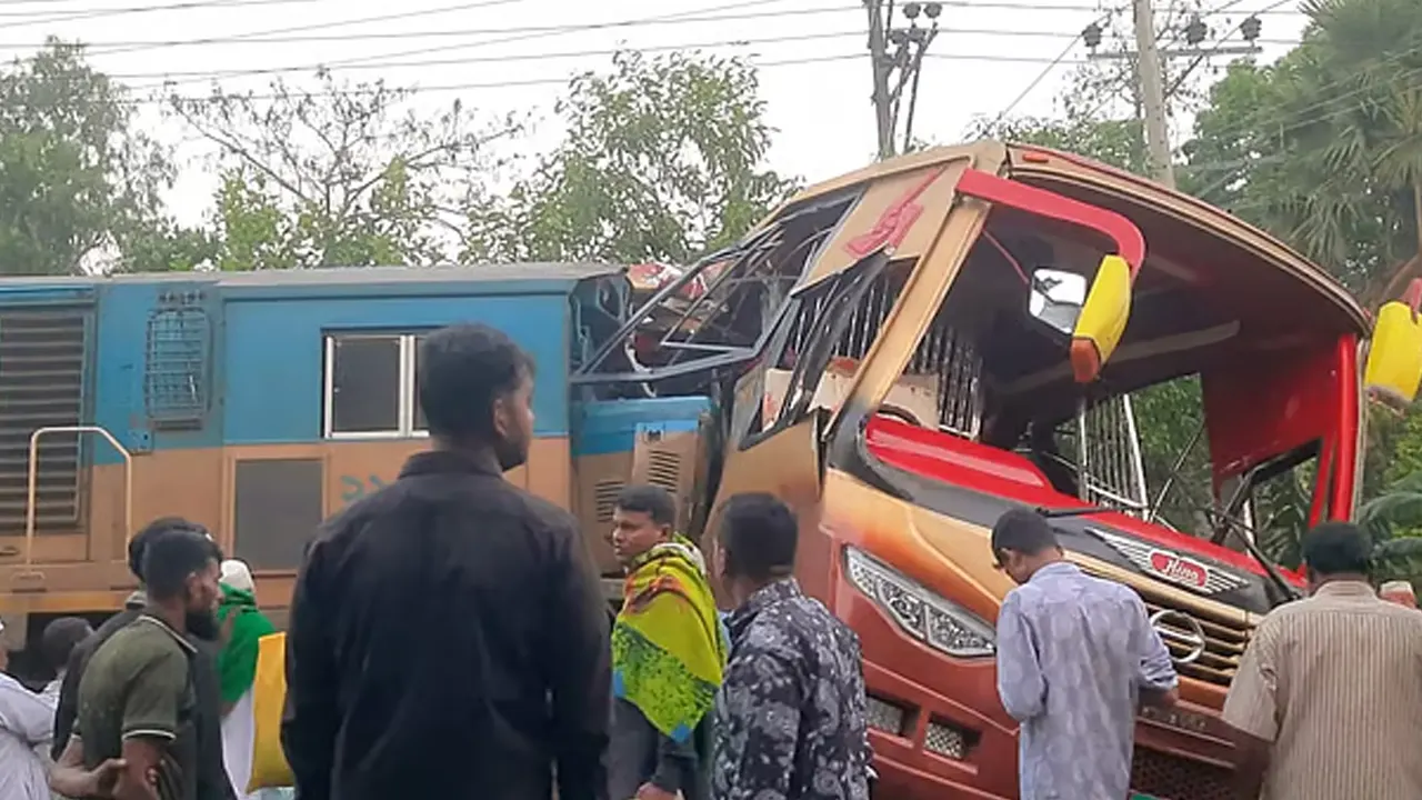 একদিনে সড়ক দুর্ঘটনায় ২৪ জনের মৃত্যু