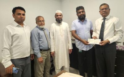 বাংলাদেশ ন্যাশনাল ইন্স্যুরেন্সের অগ্নি বীমা দাবির চেক হস্তান্তর