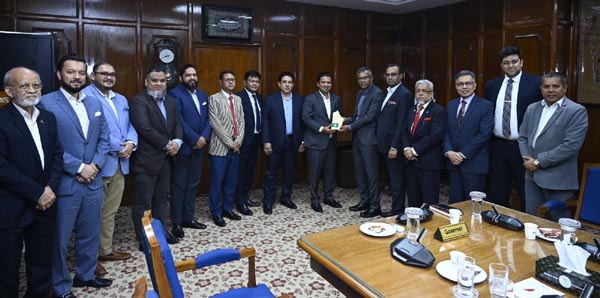 কেন্দ্রীয় ব্যাংক গভর্নরের সঙ্গে ঢাকা চেম্বারের বৈঠক