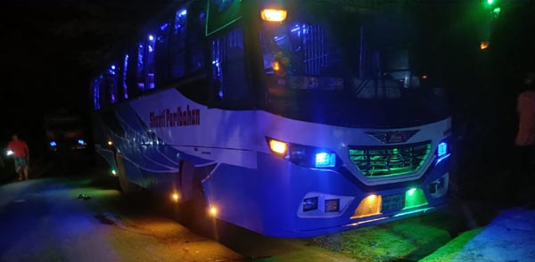 রামগড়ে গভীর রাতে বাস দুর্ঘটনা, প্রাণ গেল দুজনের