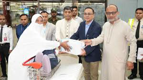 ফিরল বিমানের প্রথম হজ ফ্লাইট