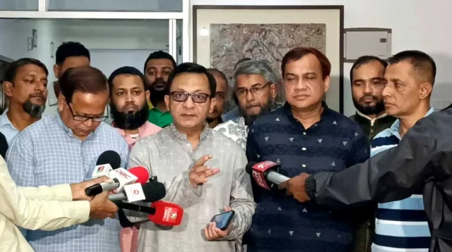 চামড়ার ন্যায্য দাম নিশ্চিতে নজরদারি করা হবে: বাণিজ্যমন্ত্রী