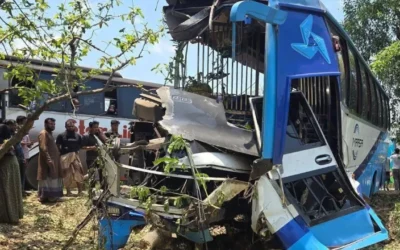 লোহাগাড়ায় দুই বাসের মুখোমুখি সংঘর্ষে নিহত ৪