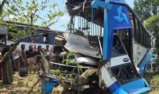 লোহাগাড়ায় দুই বাসের মুখোমুখি সংঘর্ষে নিহত ৪