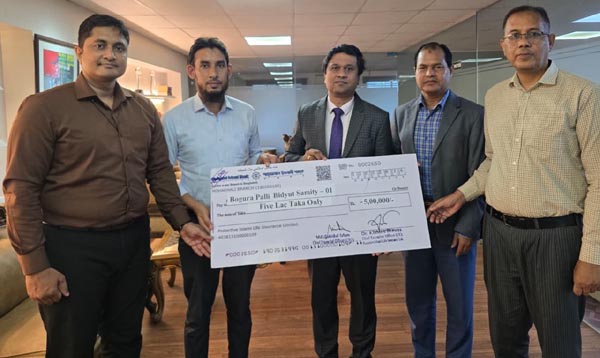 প্রোটেক্টিভ লাইফের মৃত্যুদাবির চেক হস্তান্তর