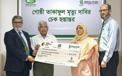 দেশ জেনারেল ইন্স্যুরেন্সের কাছে বেঙ্গল ইসলামী লাইফের মৃত্যু দাবির চেক হস্তান্তর