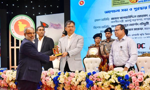 মাদকবিরোধী কার্যক্রমে জাতীয় পর্যায়ে প্রথম পুরস্কার পেল পপুলার লাইফ
