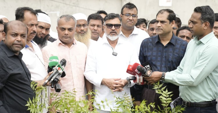 বর্জ্য অপসারণ শেষে বৃক্ষরোপণ কর্মসূচি উদ্বোধন ডিএনসিসি প্রশাসকের