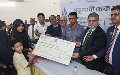 ঝিনাইদহে বেঙ্গল ইসলামি লাইফ ইন্স্যুরেন্স কর্তৃক মৃত্যু দাবির চেক হস্তান্তর