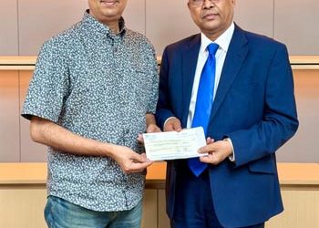 বাংলাদেশ ন্যাশনাল ইন্স্যুরেন্সের বীমা দাবির চেক হস্তান্তর