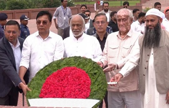 জাতীয় স্মৃতিসৌধে নতুন মন্ত্রী-প্রতিমন্ত্রীদের শ্রদ্ধা