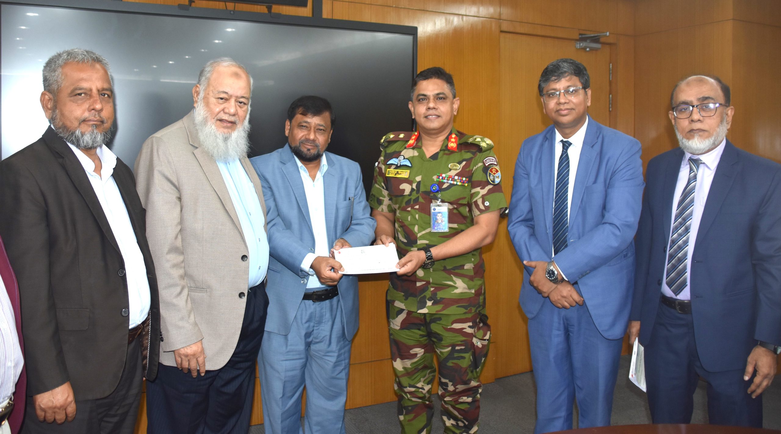 ন্যাশনাল লাইফের ৩ লাখ টাকার বীমা দাবি পরিশোধ