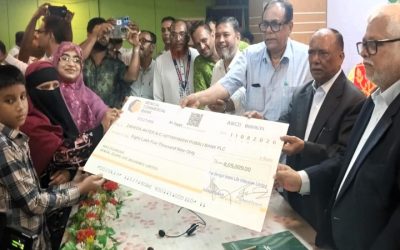 ফেনীতে বেঙ্গল ইসলামি লাইফের মৃত্যু দাবির চেক হস্তান্তর