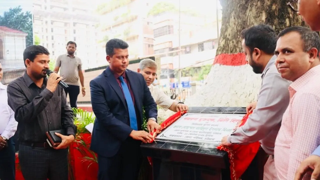 ডিসি হিলে ৬০ লাখ টাকা ব্যয়ে নির্মিত হচ্ছে ‘নজরুল মুক্তমঞ্চ’